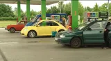 Zprávy ve 12: Rekordní pokuta za nekvalitní benzin