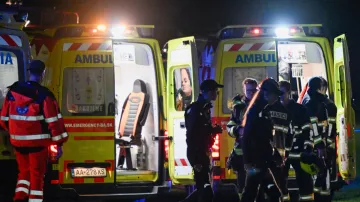 Záchranáři na místě nehody u Pezinku