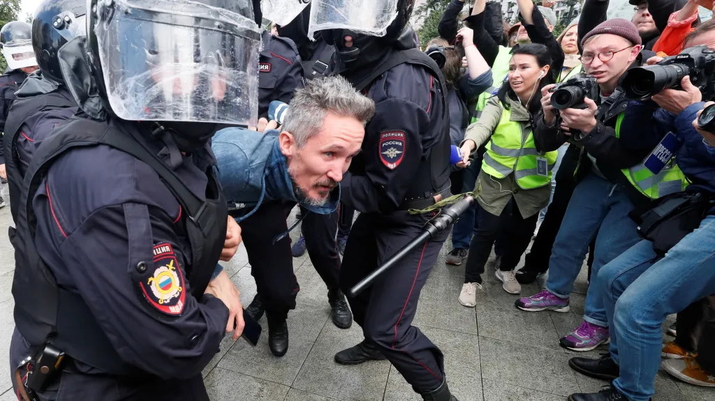 Policie zatýká účastníky moskevské demonstrace
