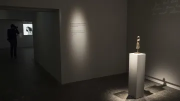 Interiér Domu Anny Frankové a expozice o autorce slavného deníku