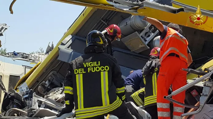 Události: Tragická srážka italských vlaků