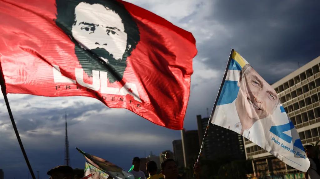Podporovatelé prezidentských kandidátů Luly a Bolsonara