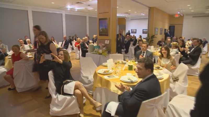 Oslava narozenin Madeleine Albrightové na ambasádě ve Washingtonu