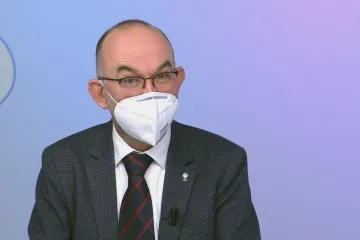 Blatný chce udržet opatření do konce nouzového stavu. Sedláček by nakrátko zavřel průmysl