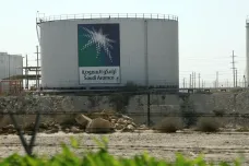 Saúdi začnou prodávat akcie své ropné společnosti. Regulátor schválil vstup Aramca na burzu