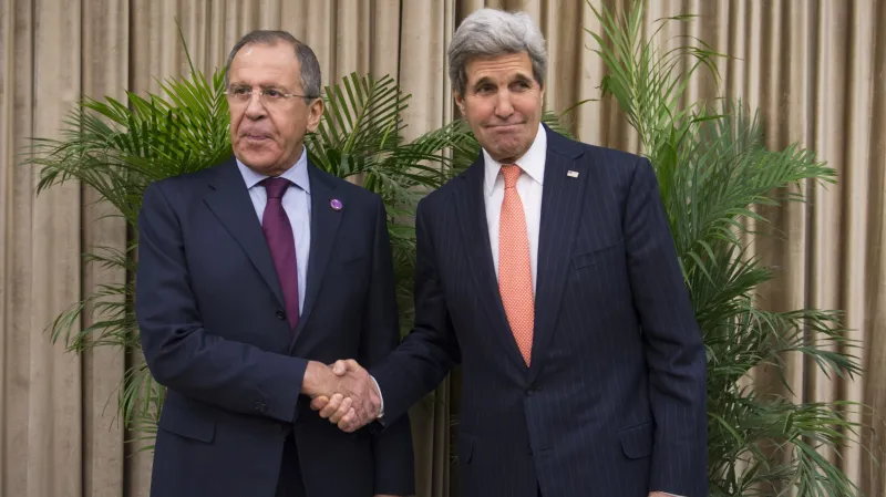 Sergej Lavrov a John Kerry