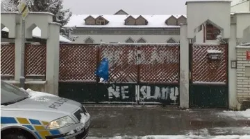 Pošpiněná mešita na Praze 9