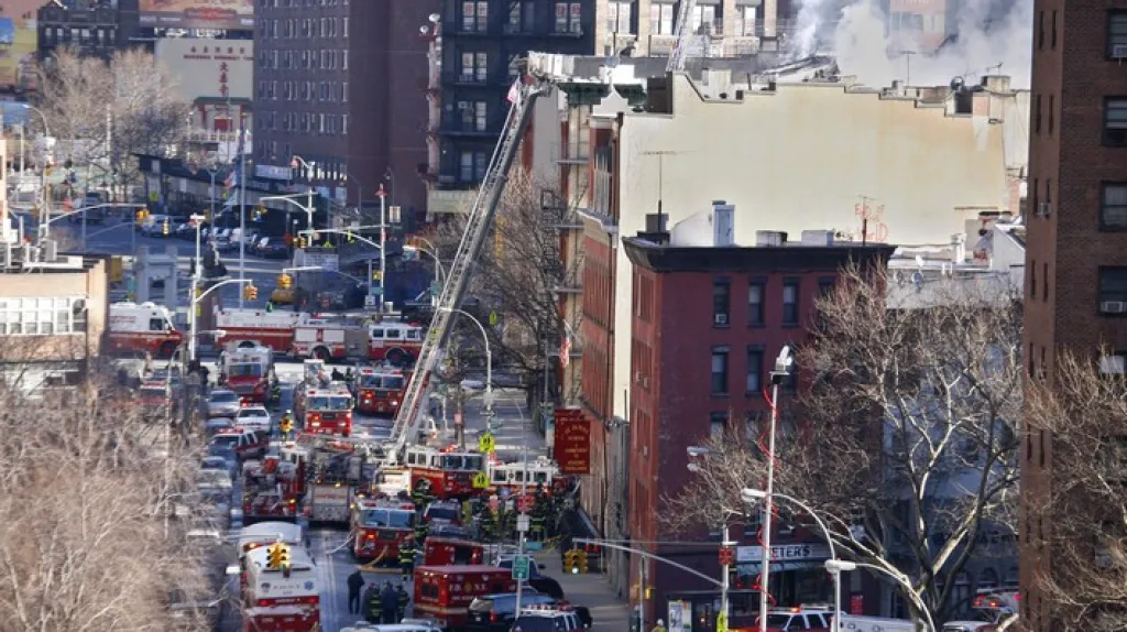 Hasiči likvidují požář v New Yorku