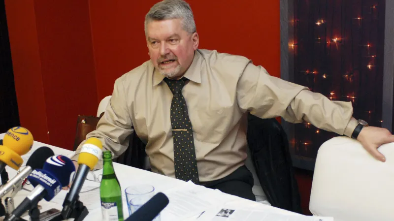 Altner oznamuje, že už nehodlá jednat s ČSSD o mimosoudním vyrovnání ve sporu o honorář za zastupování strany při soudu o Lidový dům. Místo toho se prý pokusí dotáhnout do konce návrh na konkurz ČSSD, 2007