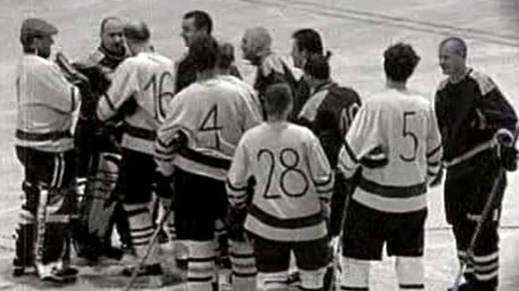 Hokejový zápas v přímém přenosu