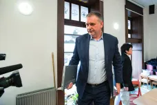 V Hradci Králové se rozpadla koalice, čtyři strany chtějí odchod senátora Holáska