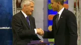 Barack Obama přebírá Nobelovu cenu míru