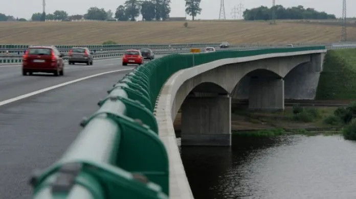 Reportáž: Stát nepřevzal most na dálnici D3