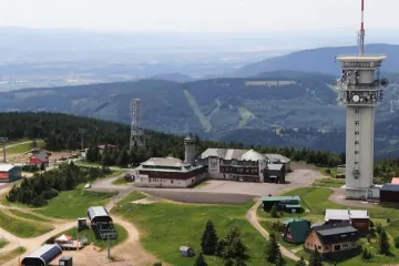 Vykácený úsek lesa na Klínovci není sjezdovka, tvrdí skiareál poté, co soud zrušil kolaudaci