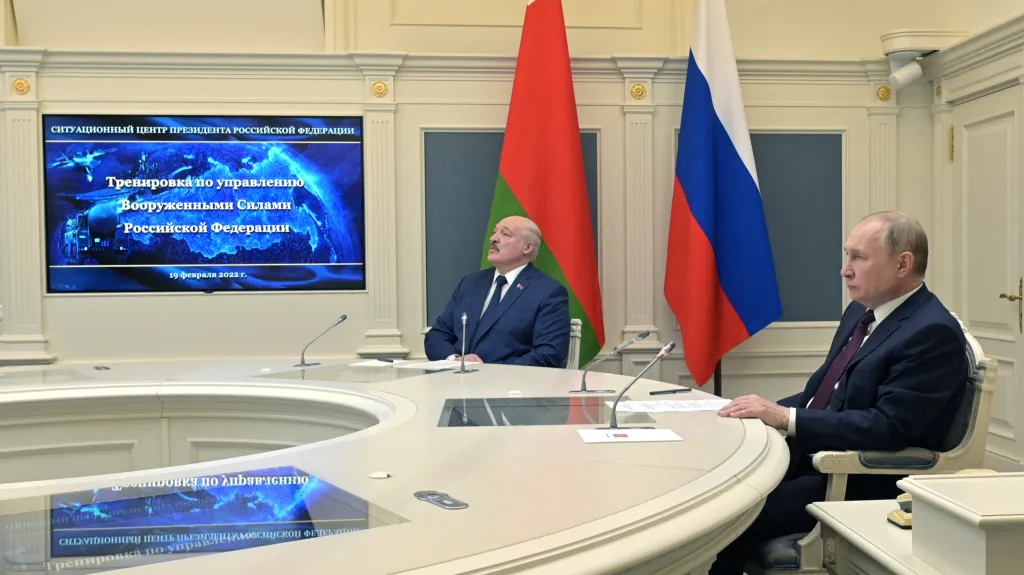 Lukašenko a Putin sledují cvičení strategických sil, 19. února 2022