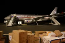Česko vyslalo pět tun humanitární pomoci do Číny. Thajsko a Austrálie hlásí první oběti koronaviru