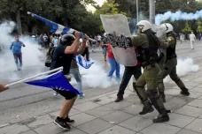 Řekové demonstrovali v Soluni proti dohodě o změně názvu Makedonie, policisté proti nim použili slzný plyn
