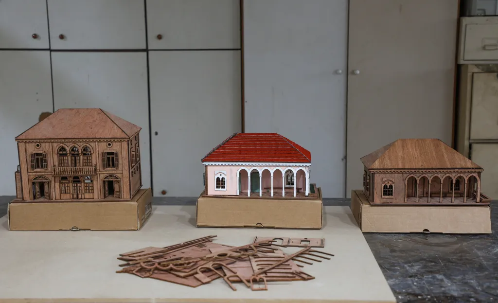 Miniatury jsou z recyklovaného dřeva