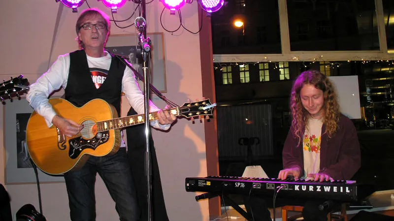 Zpěvák při křtu svého alba v roce 2007