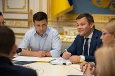 Ukrajinští poslanci vyhlásili Zelenskému válku. Rozpuštění parlamentu ženou k ústavnímu soudu