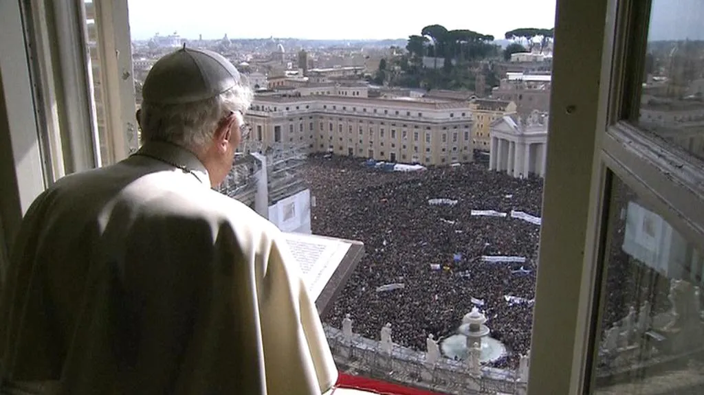 Benedikt XVI. se rozloučil s věřícími tradiční modlitbou Anděl Páně