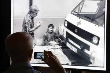 Po 25 letech ožila zahrada, kde se v Praze lámala Berlínská zeď