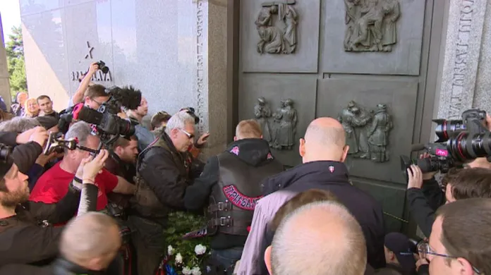 Noční vlci uctili v Bratislavě památku sovětských vojáků