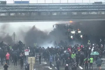 Farmáři v Bruselu protestovali proti unijní politice. Ministři zemědělství jednali o úlevách
