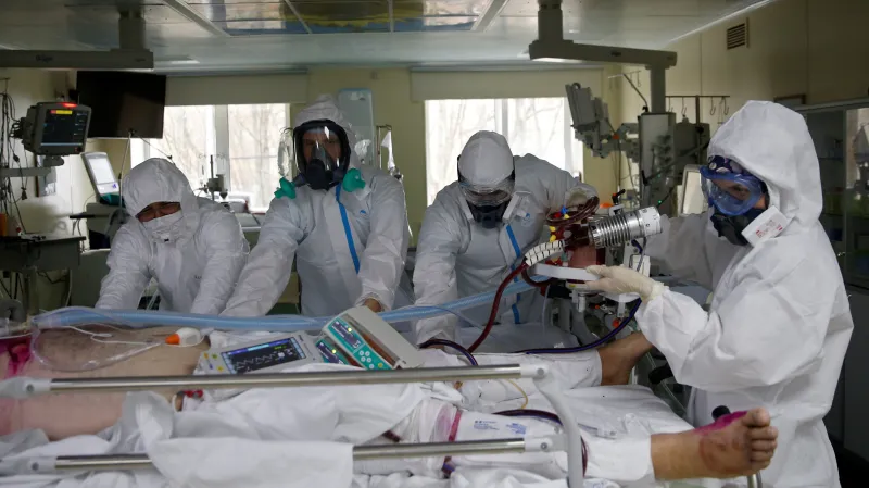 Ruští zdravotníci během koronavirové krize