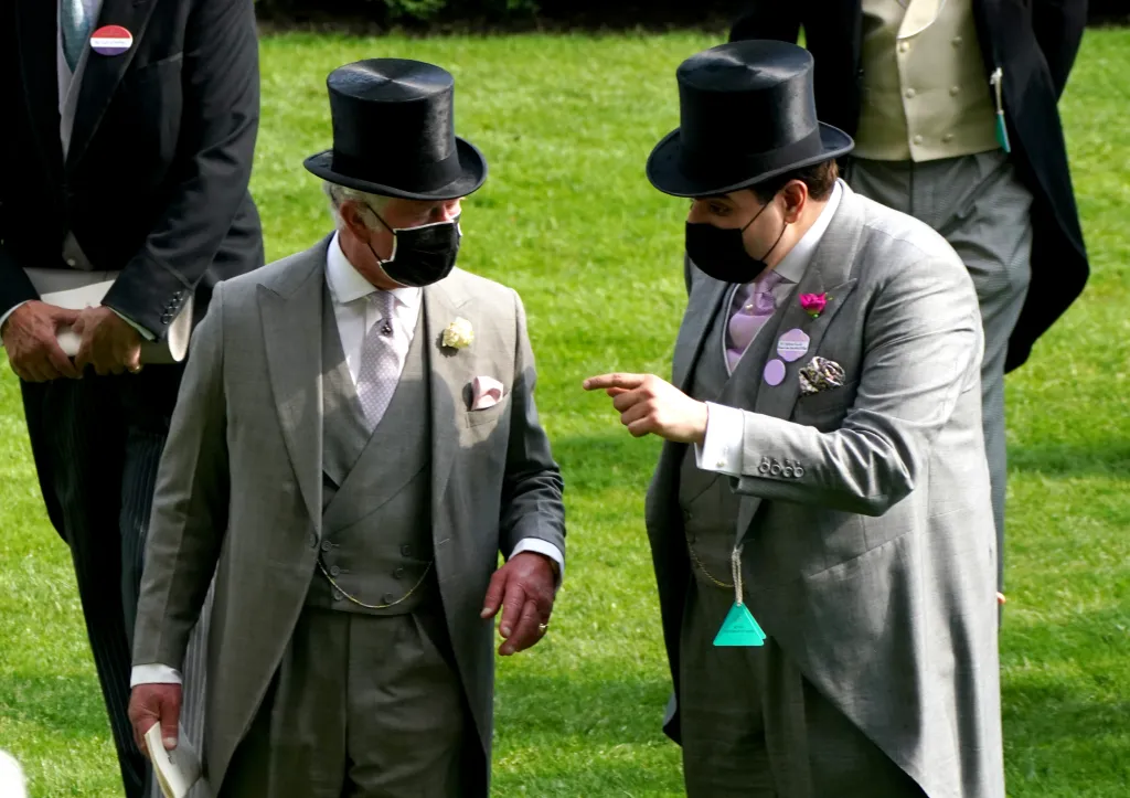 Během zahajovacího dne koňských dostihů Royal Ascot dorazila tradičně i královská rodina