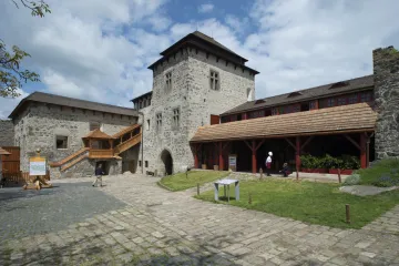 Na Kunětickou horu se vrátil básník dřeva. Část hradu je znovu vybavená podle Jurkoviče