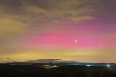 Nad Českem byla v noci vidět polární záře. Objevit se může i v dalších dnech