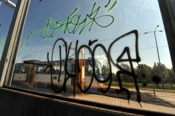 Kdo si hraje, nezlobí. Díky wifi z autobusů zmizeli vandalové