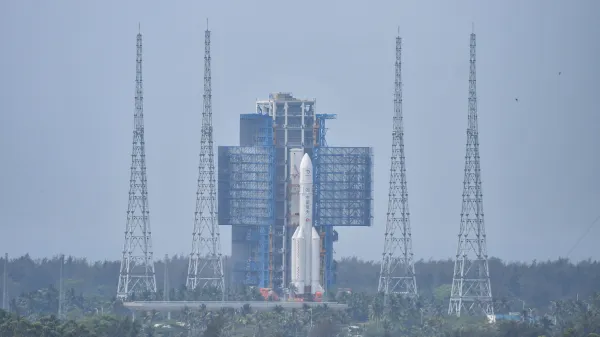 Čína vypustila sondu Čchang-e 6. Má získat vzorky z odvrácené strany Měsíce