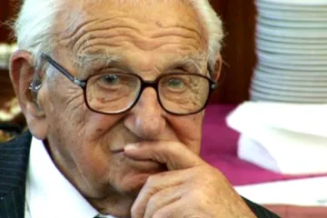 Hrdina Winton přijel na premiéru Nickyho rodiny