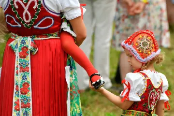 Už neplatí, že žádný neví, co jsou Domažlice. Globální jukebox přehrává tradiční písně z celého světa 