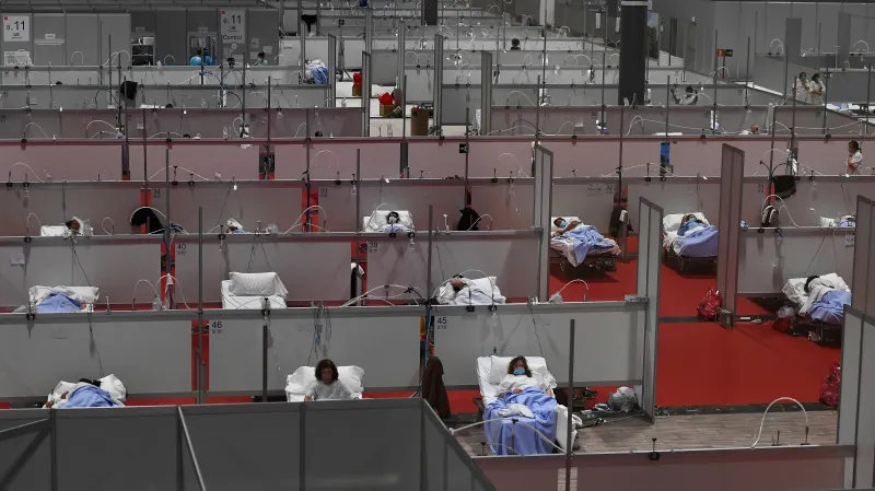 Pohled na dočasnou nemocnici pro pacienty s koronavirem, která se nacházela v kongresovém a výstavním centru Ifema v Madridu, 3. dubna 2020