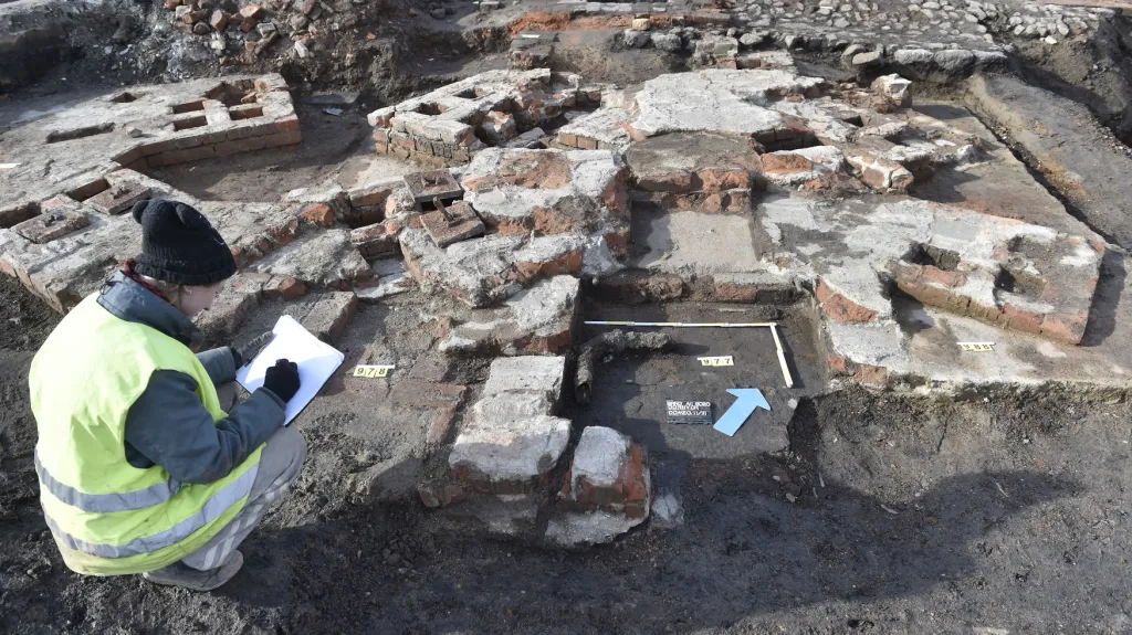 Archeologové zkoumají pozůstatky chemické továrny