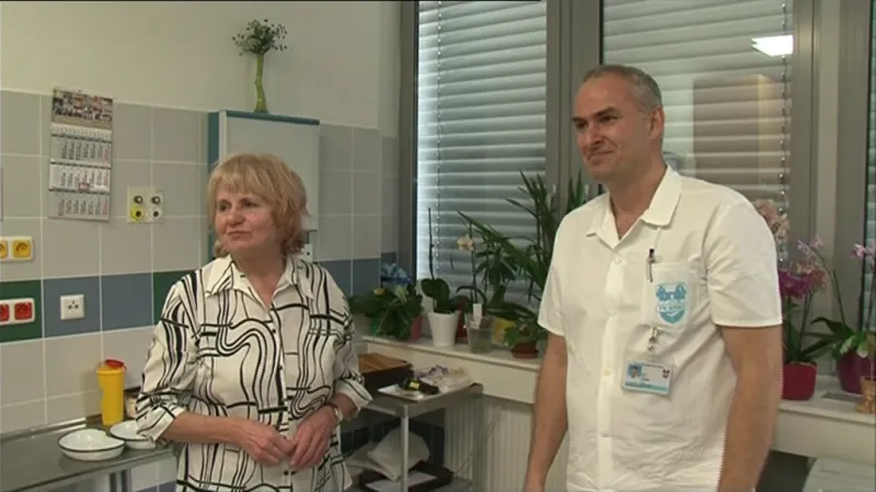 Pacientka se svým operatérem