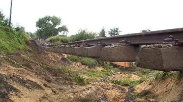 Povodeň zničila v Chrastavě železniční trať