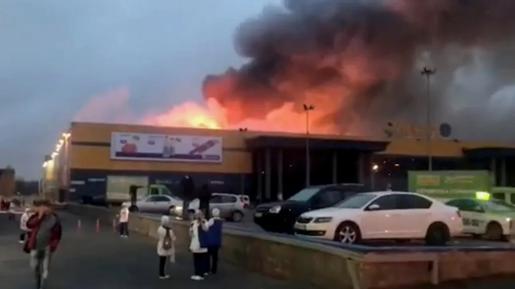 Hořící supermarket v Petrohradu