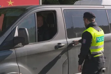 Počty chycených lidí na hranici se Slovenskem po týdnu kontrol klesají