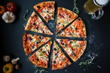 Pizza se mozku líbí víc než brokolice. Když ji vidí, aktivují se zvláštní neurony