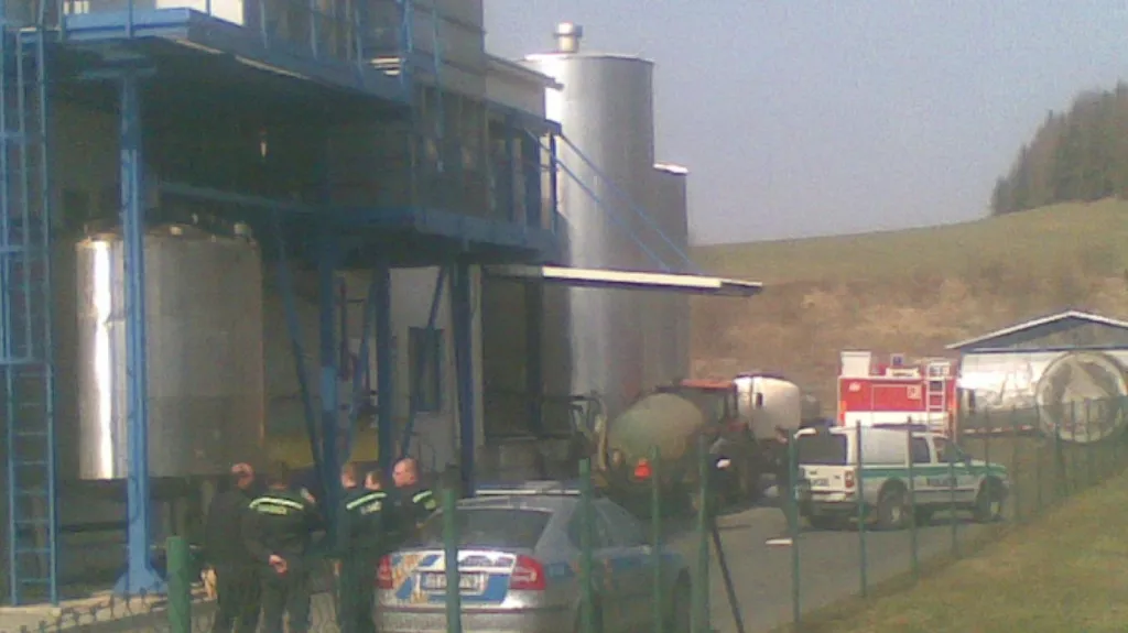 Dva muži zahynuli při údržbě mlékárenské nádrže