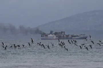 Trajekt hořící nedaleko Korfu se podařilo uhasit, píší řecká média