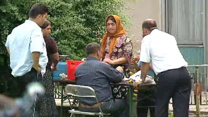 Romové z Rumunska přijeli podořit svého 17letého příbuzného, který v pražské Vinohradské nemocnici bojuje o život