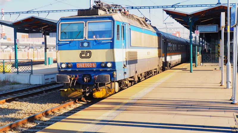 Ejpovický tunel zkrátil cestu vlaků z Rokycan do Plzně o polovinu, jízdní doba Praha–Plzeň se zkrátila na hodinu a čtvrt