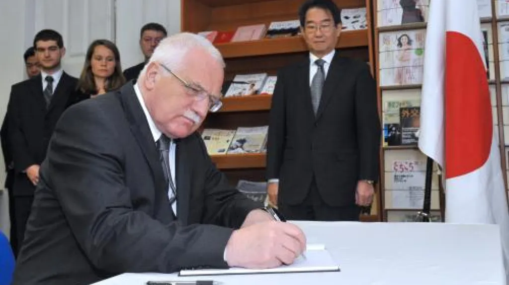 Prezident uctil oběti japonské katastrofy