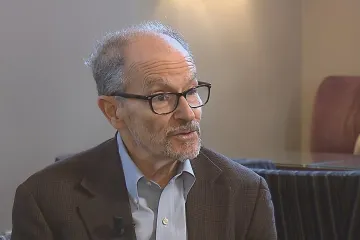 Česká iniciativa na nákup munice pro Ukrajinu je skvělá, ale měla zůstat neveřejná, soudí bývalý velvyslanec USA Fried