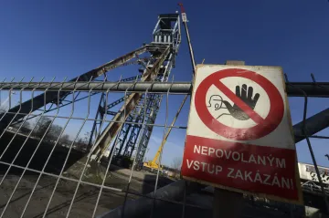 Dominanta Sviadnova zmizí. Společnost OKD začala bourat těžní věž bývalého dolu 